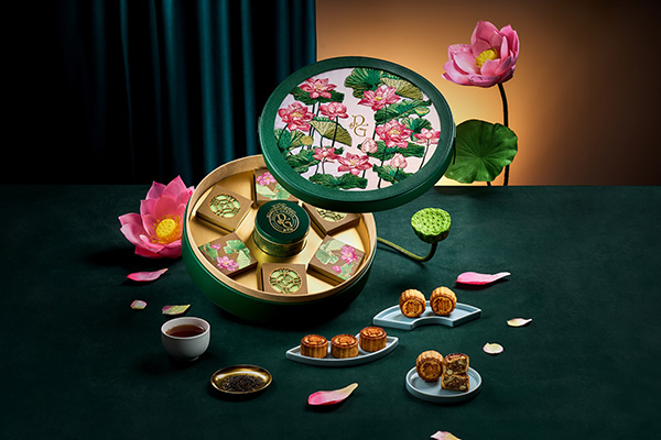 "Reunion at Palace Garden" Handcrafted Mooncakes Gift Box